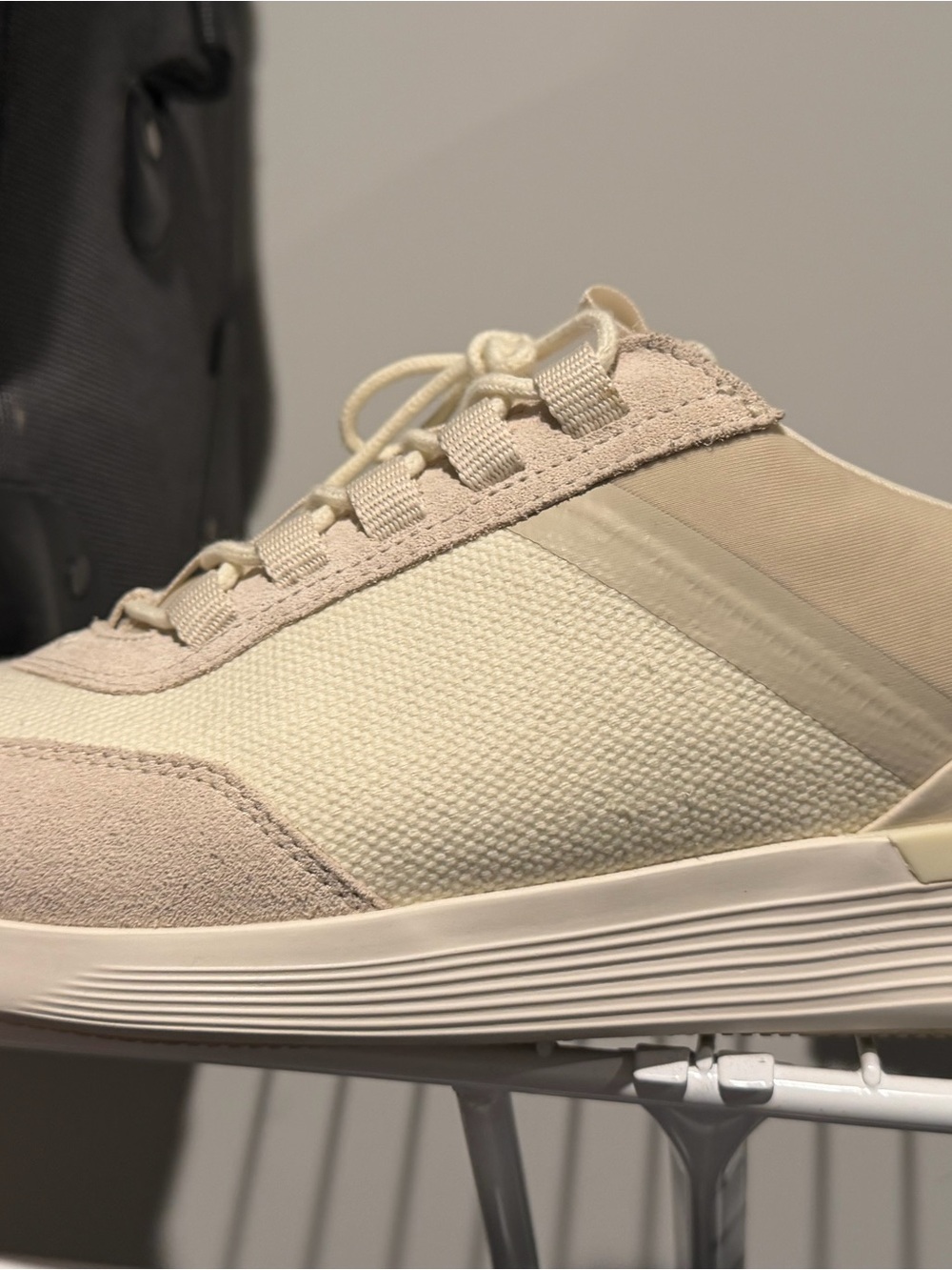 Men's Cream Low-Top Casual Sneaker